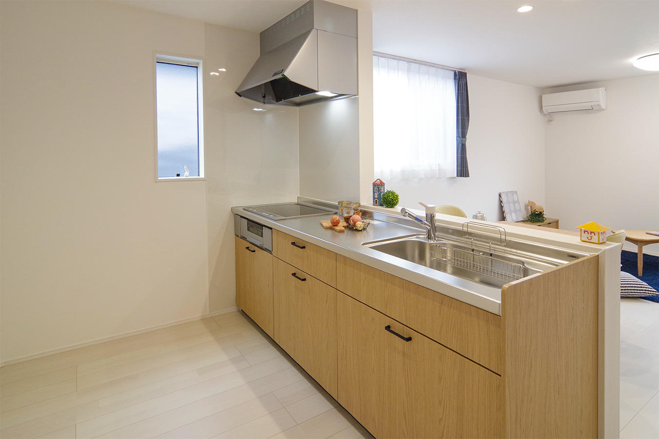 ニコニコ住宅 新潟市中央区網川原 モデルハウス 完成見学会 白い外観 オール電化住宅 新築 建売 キッチン