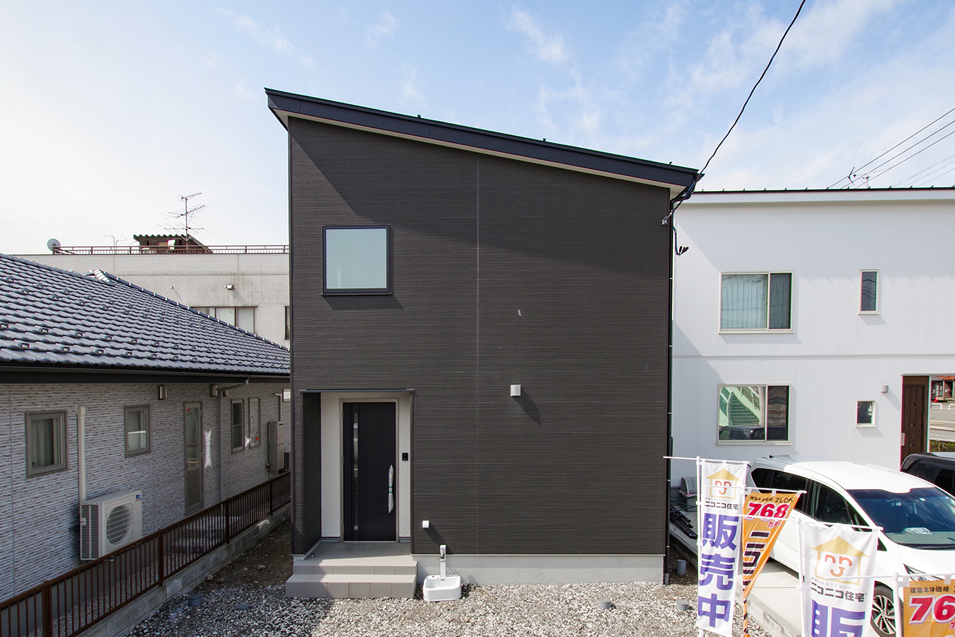 ニコニコ住宅 外観 建売住宅 新築 黒い外壁