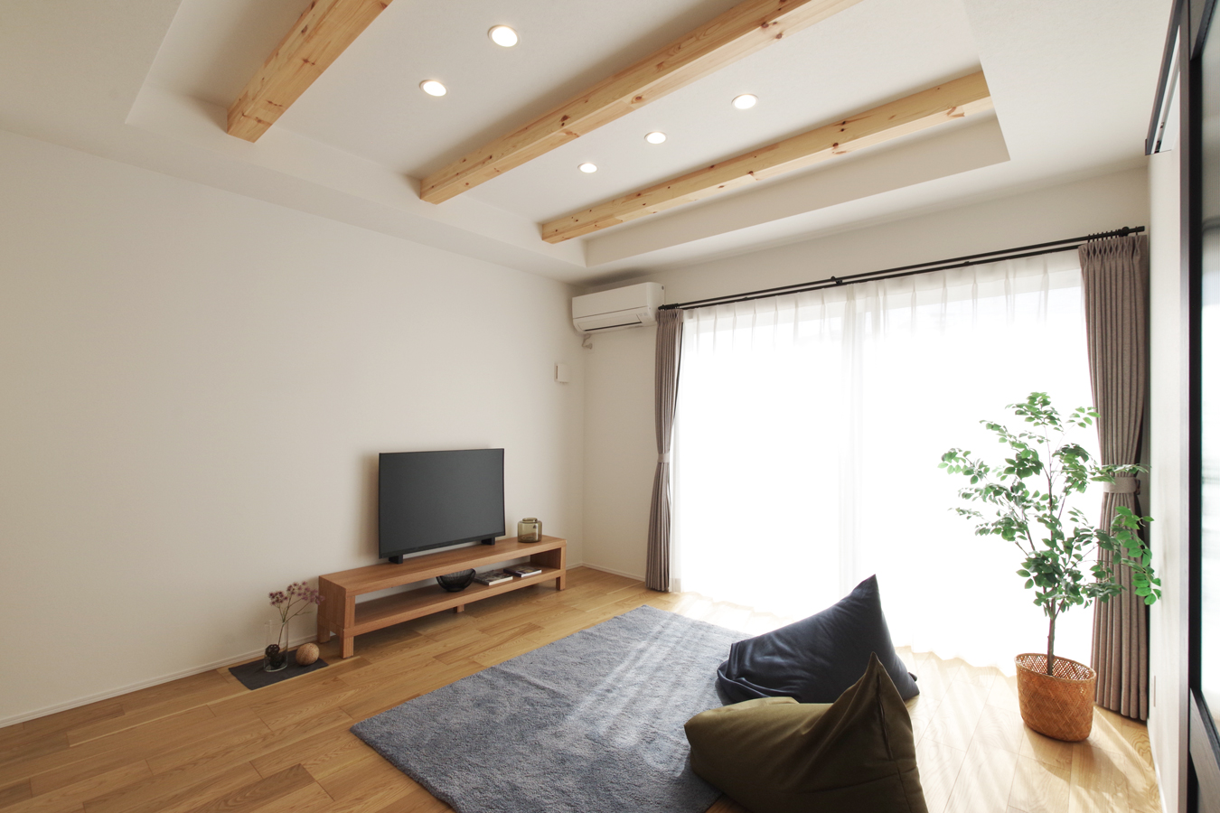 リビング 梁