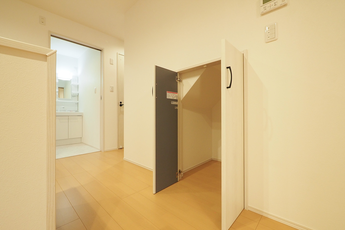 NJ長岡市石内25-B棟_階段下収納