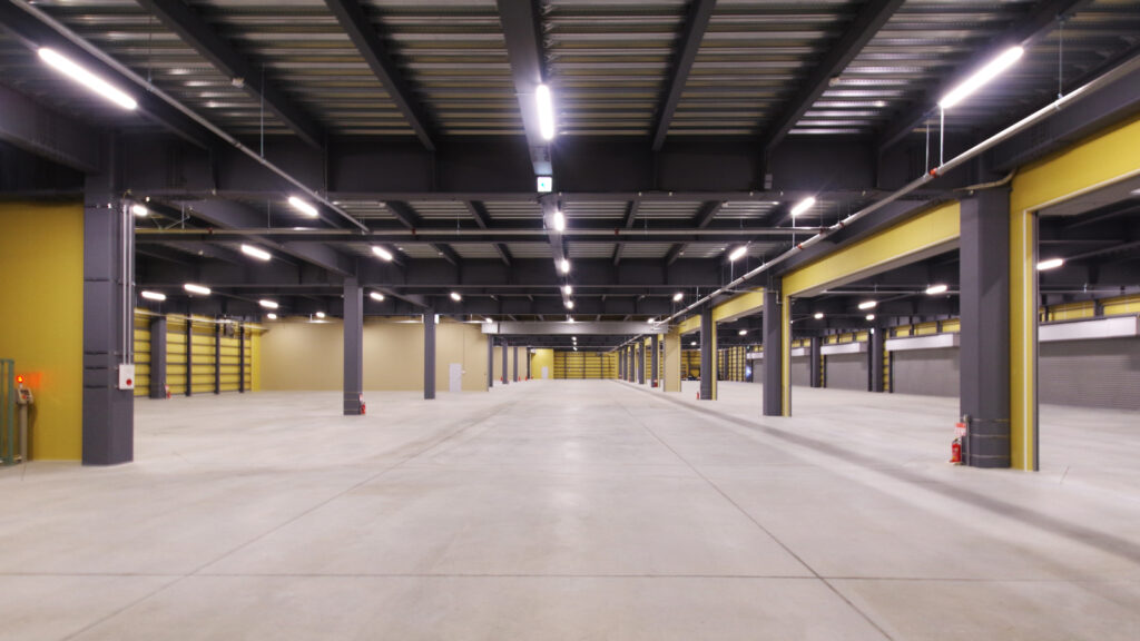 魚沼運輸様物流倉庫新築工事_建物内観1階倉庫2