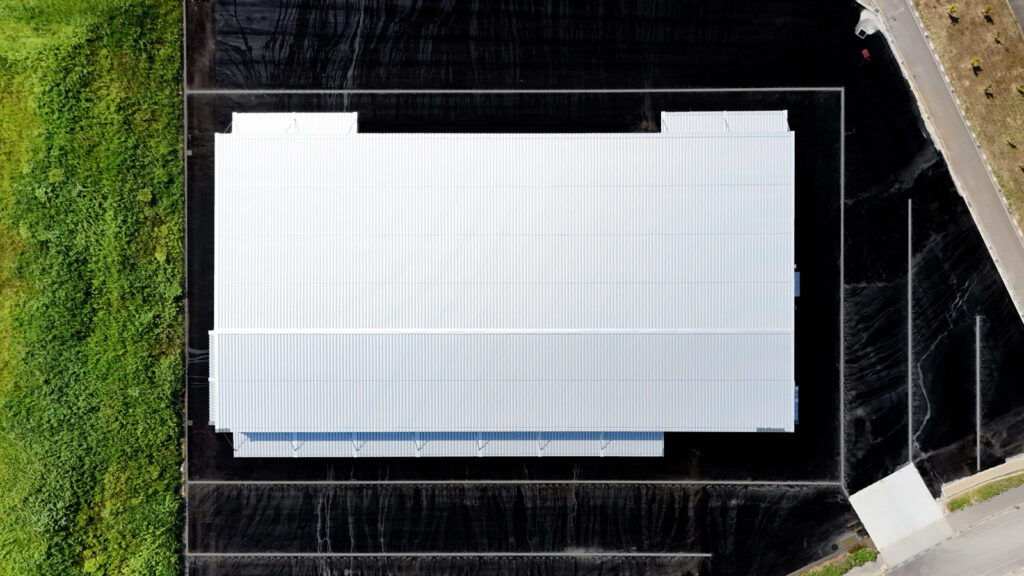 魚沼運輸様物流倉庫新築工事_建物真上から