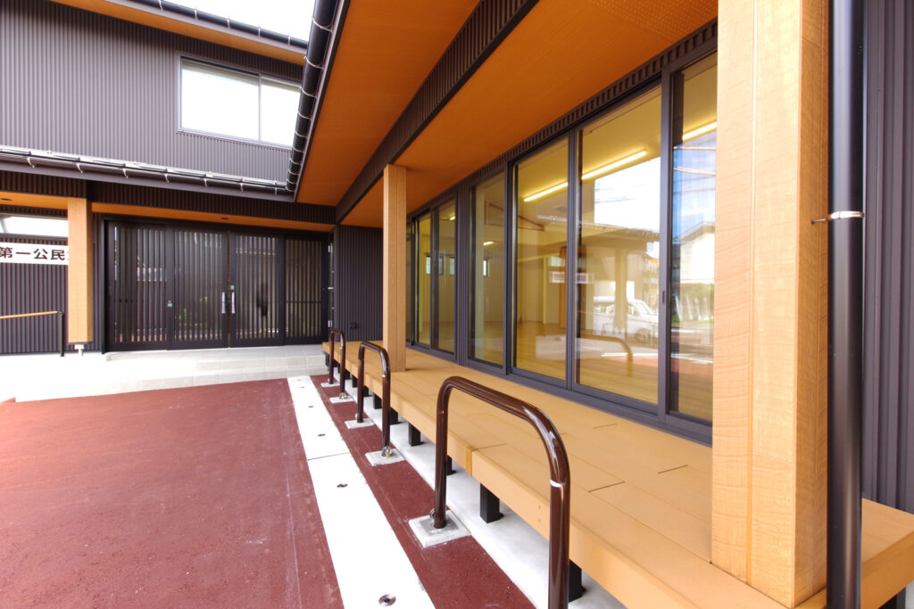 長岡市蓮潟公民館 縁側