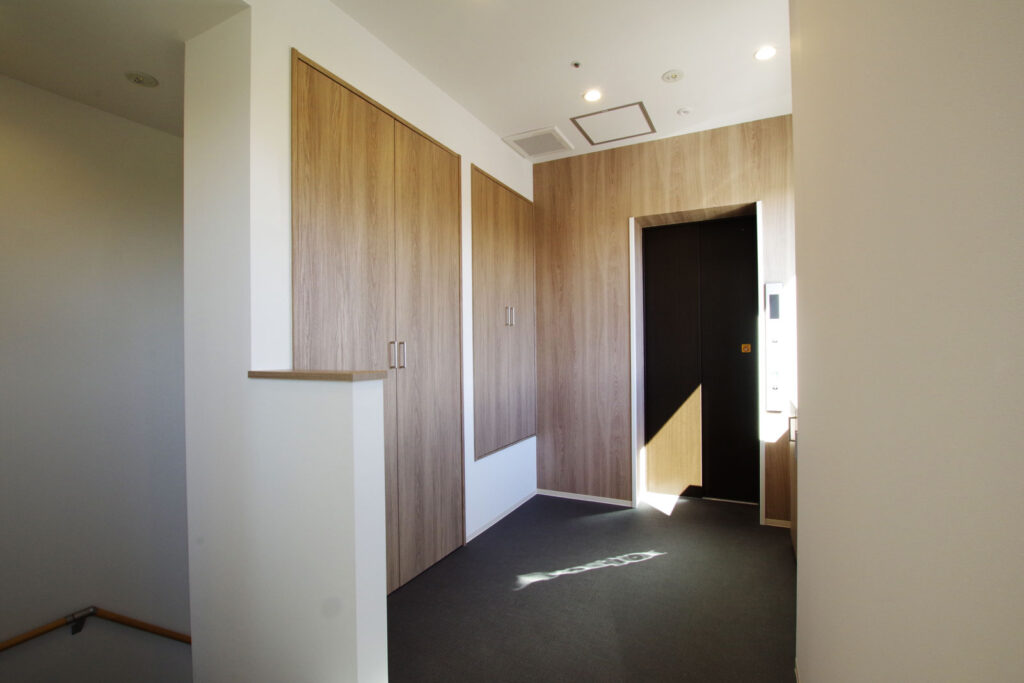 ダイエープロビス建築実績-三条市介護福祉施設共生の家あさひ_2階ホール