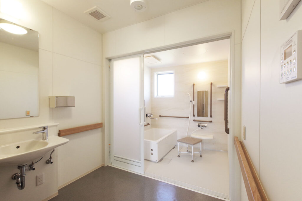 ダイエープロビス建築実績-三条市介護福祉施設共生の家あさひ_浴室