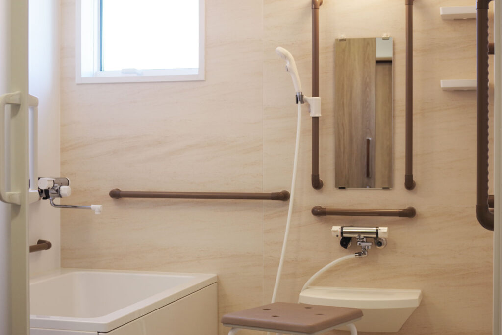 ダイエープロビス建築実績-三条市介護福祉施設共生の家あさひ_浴室バリアフリー