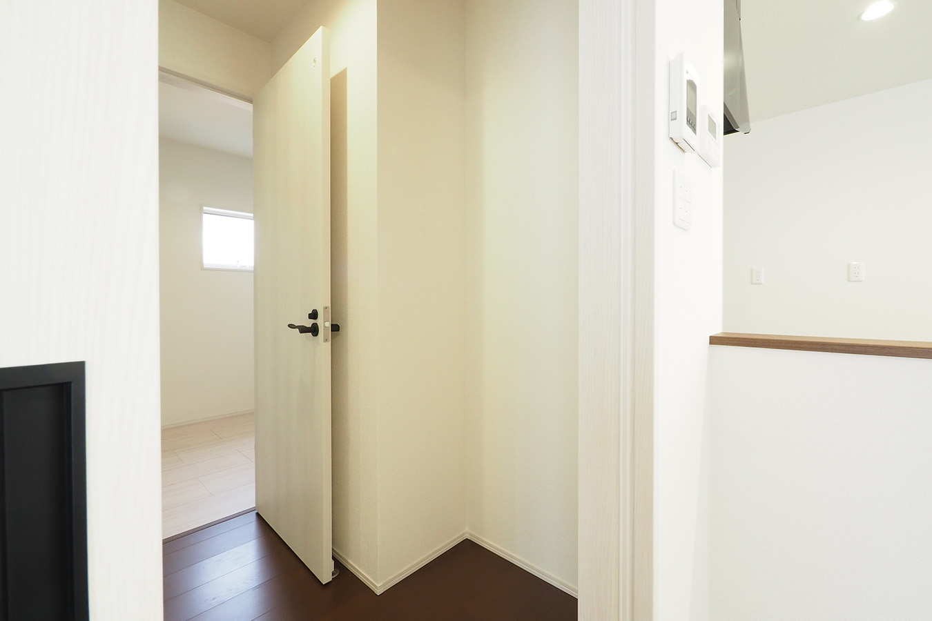 長岡市希望が丘南25-A_ホール収納