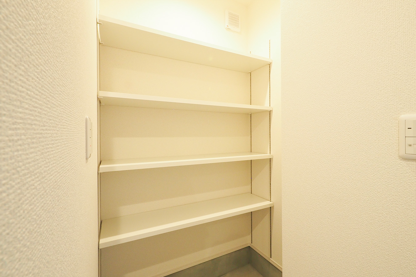 長岡市希望が丘南25-A_土間収納