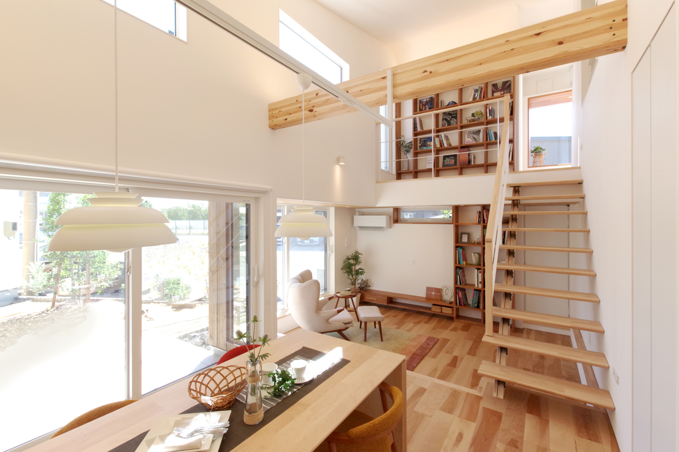 リビング ダイニング ダイニングテーブル 梁 吹抜