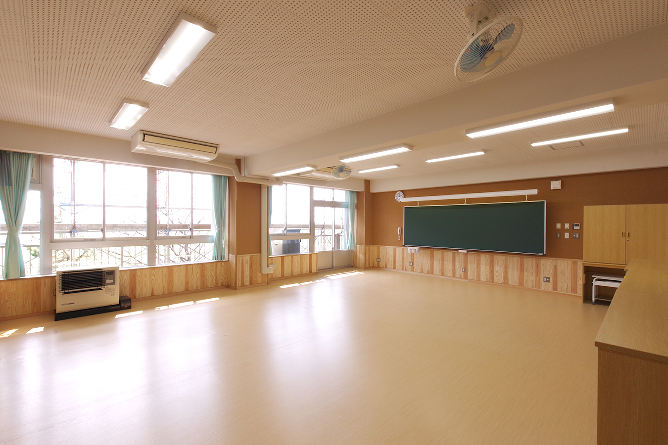 長岡市立中之島中央小学校 改修工事 教室