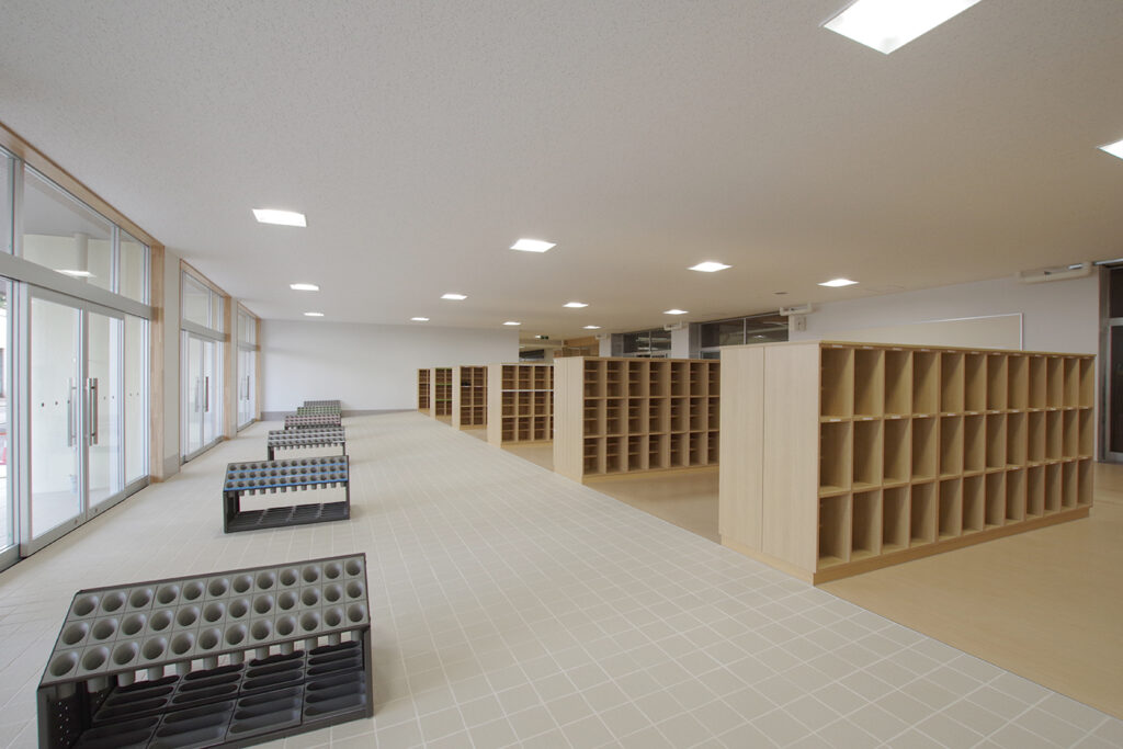 長岡市立中之島中央小学校 改修工事 校舎 玄関 児童玄関