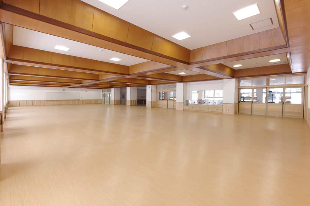 長岡市立中之島中央小学校 改修工事 校舎 食堂 ホール 広場