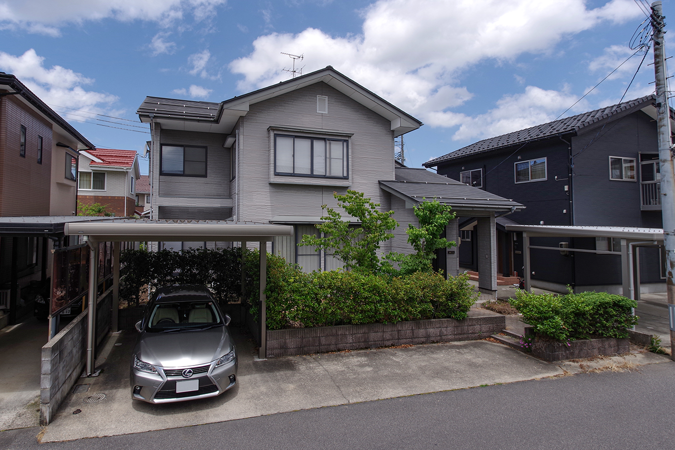 新潟県江南区砂岡に建つダイエープロビス専任媒介契約の中古住宅です。